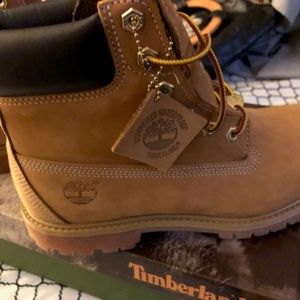 TIMBERLAND WOMEN'S 6-INCH PREMIUM  WP BOOTS